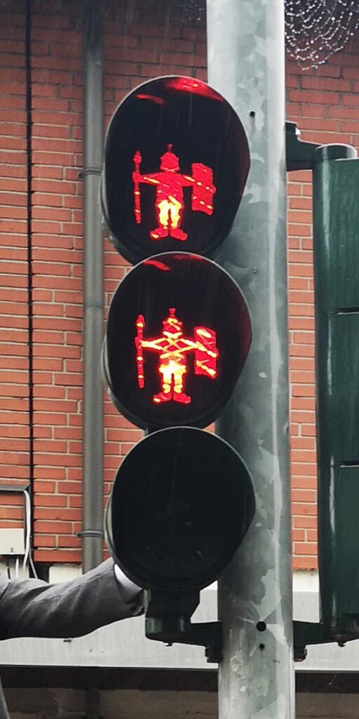 Römerampel mit rotem Ampelmännchen